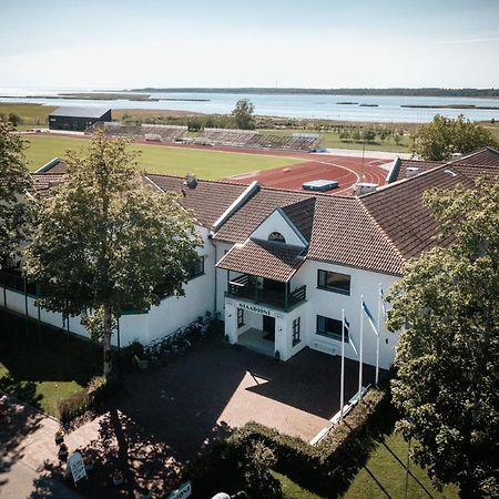 Staadioni Hotel Kuressaare Dış mekan fotoğraf